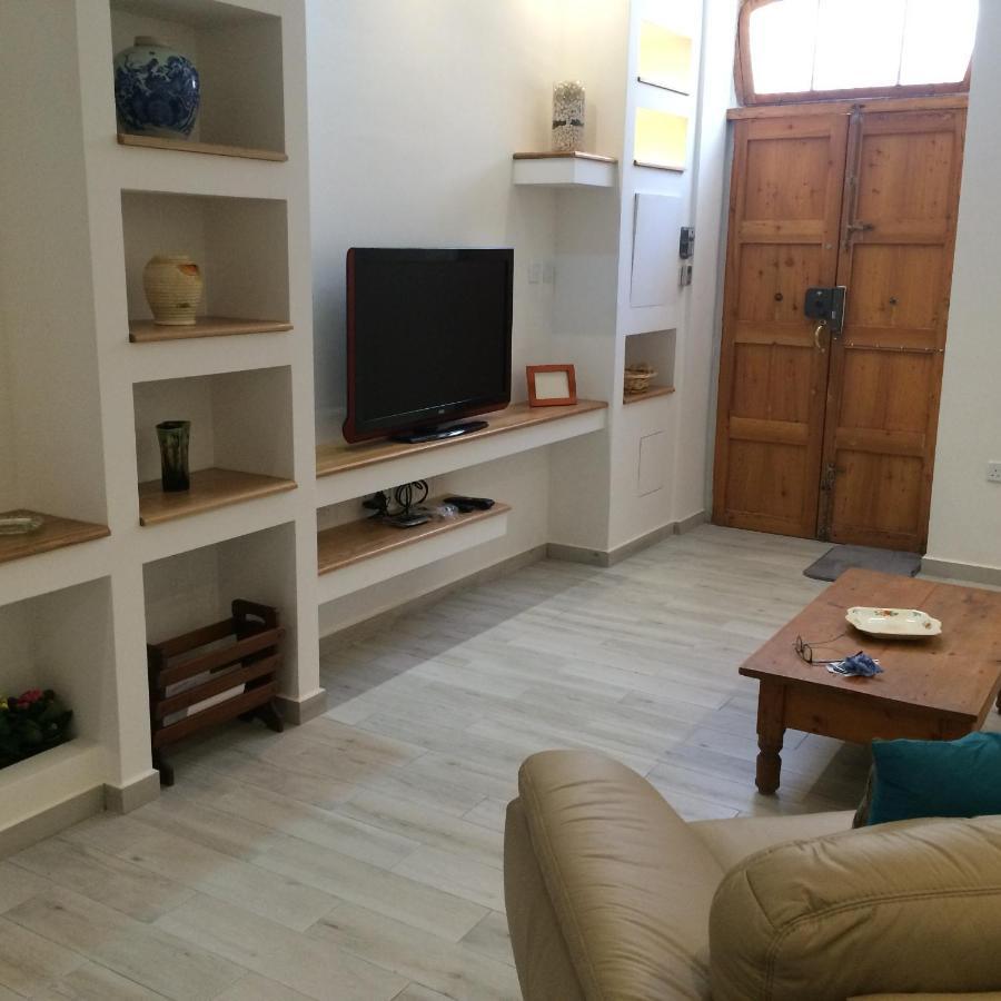 Pawlu Accommodations Слима Екстериор снимка